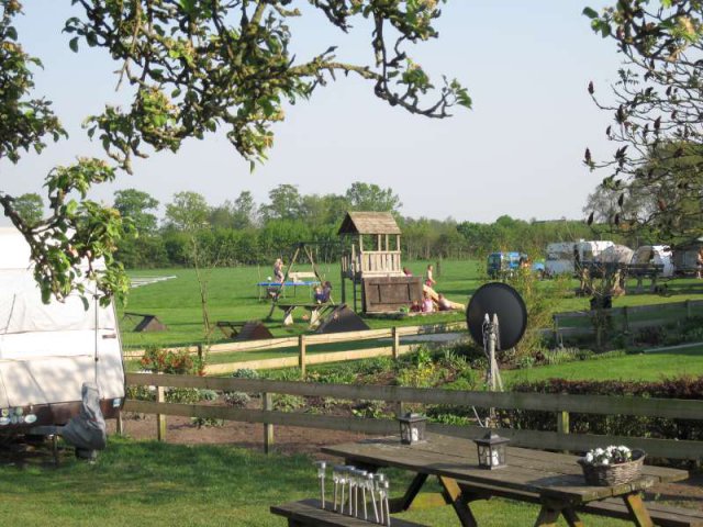 Schommel en glijbaan